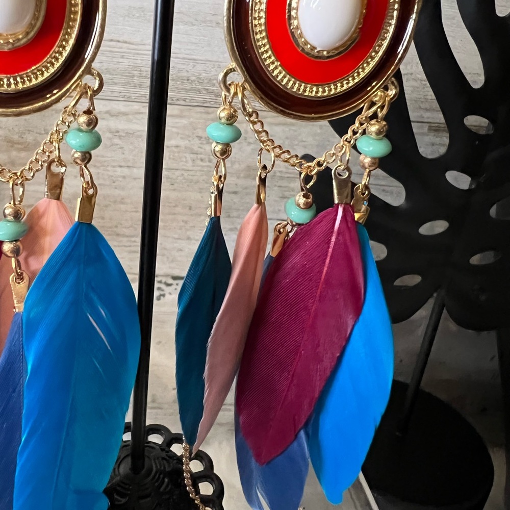 NWT shades of blues & pinks boho feather earrings. - Picture 3 of 6